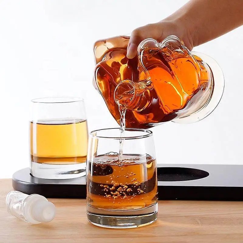decantor whisky amuzant cu pahare - cadouri barbati