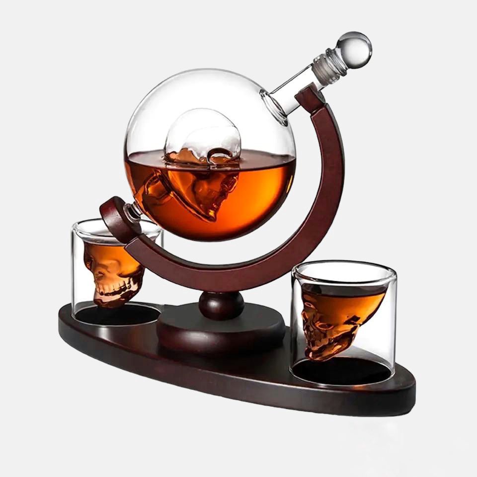 Cadouri Barbati - decantor cu model de craniu cu suport si 2 pahare