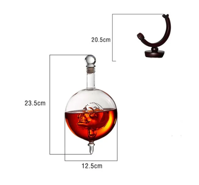 dimensiune decantor whisky cu model craniu din sticla transparenta cu doua pahare si suport din lemn - cadouri barbati